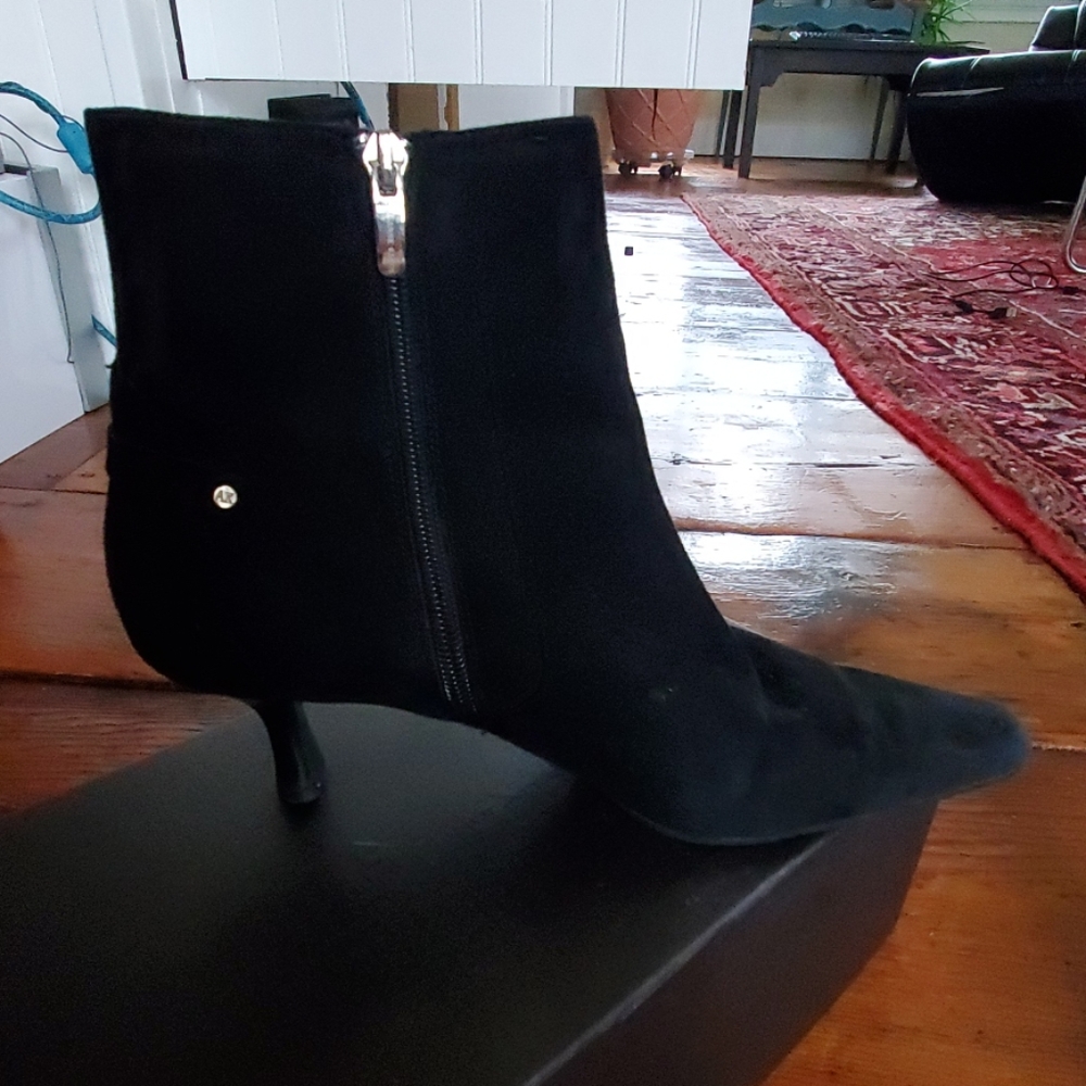 Womans AK  Anne  Klein  IFlex Black Suede Boots - Picture 2 of 6